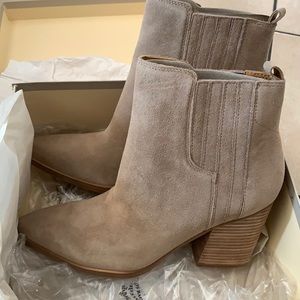SOLD---Marc Fisher women’s tan boots